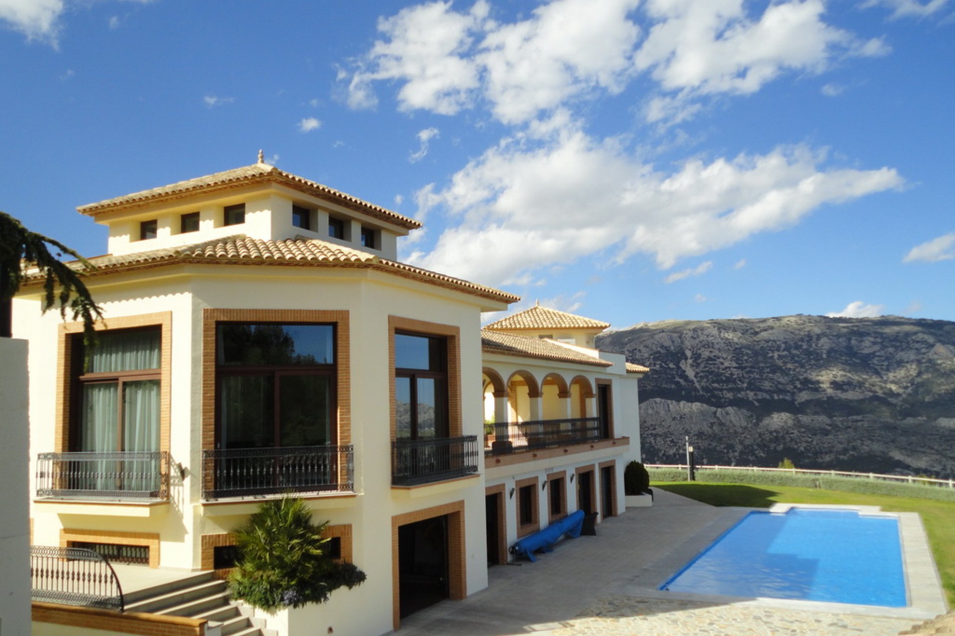 Herverkoop - Villa - Benimantell