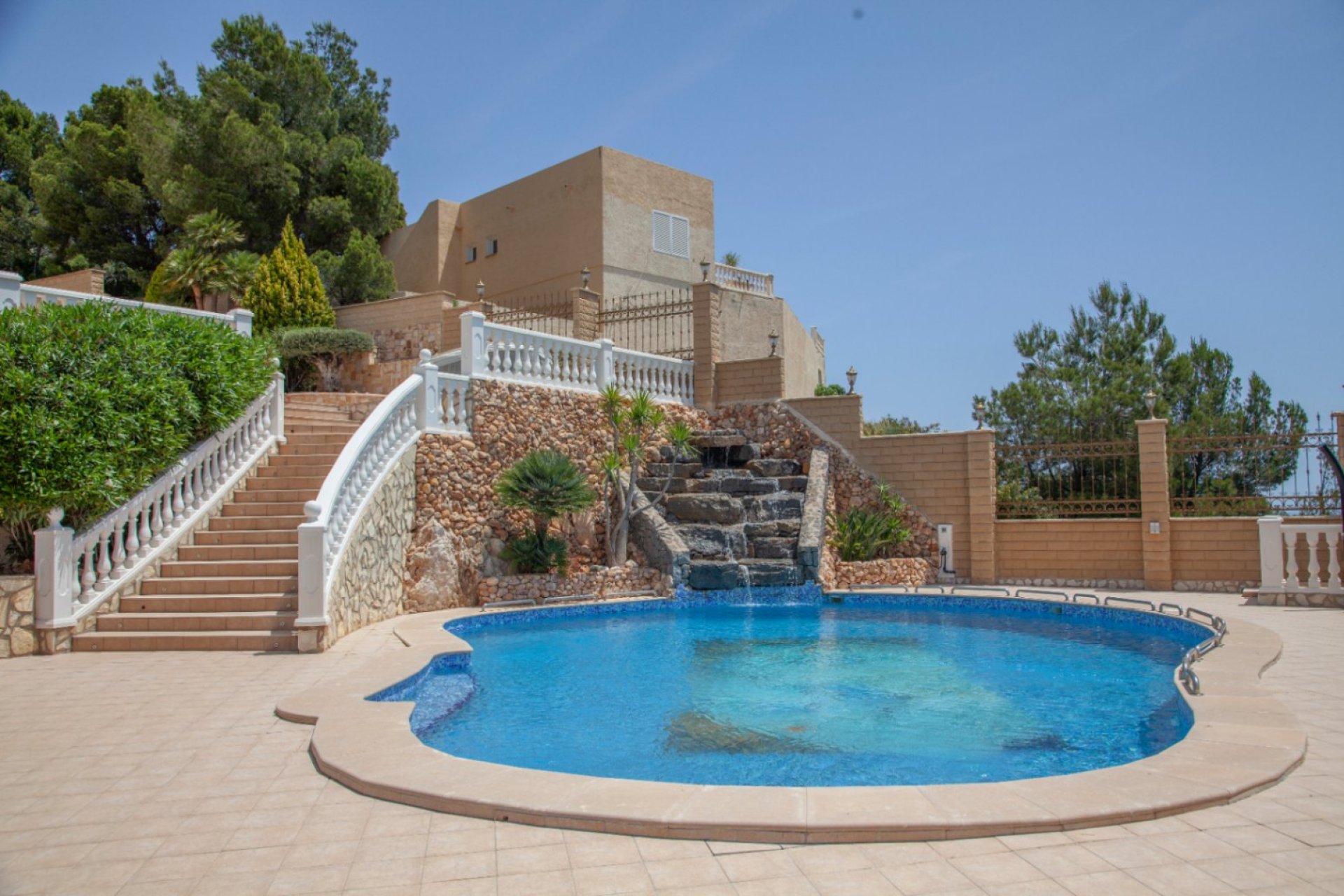 Resale - Villa - Altea