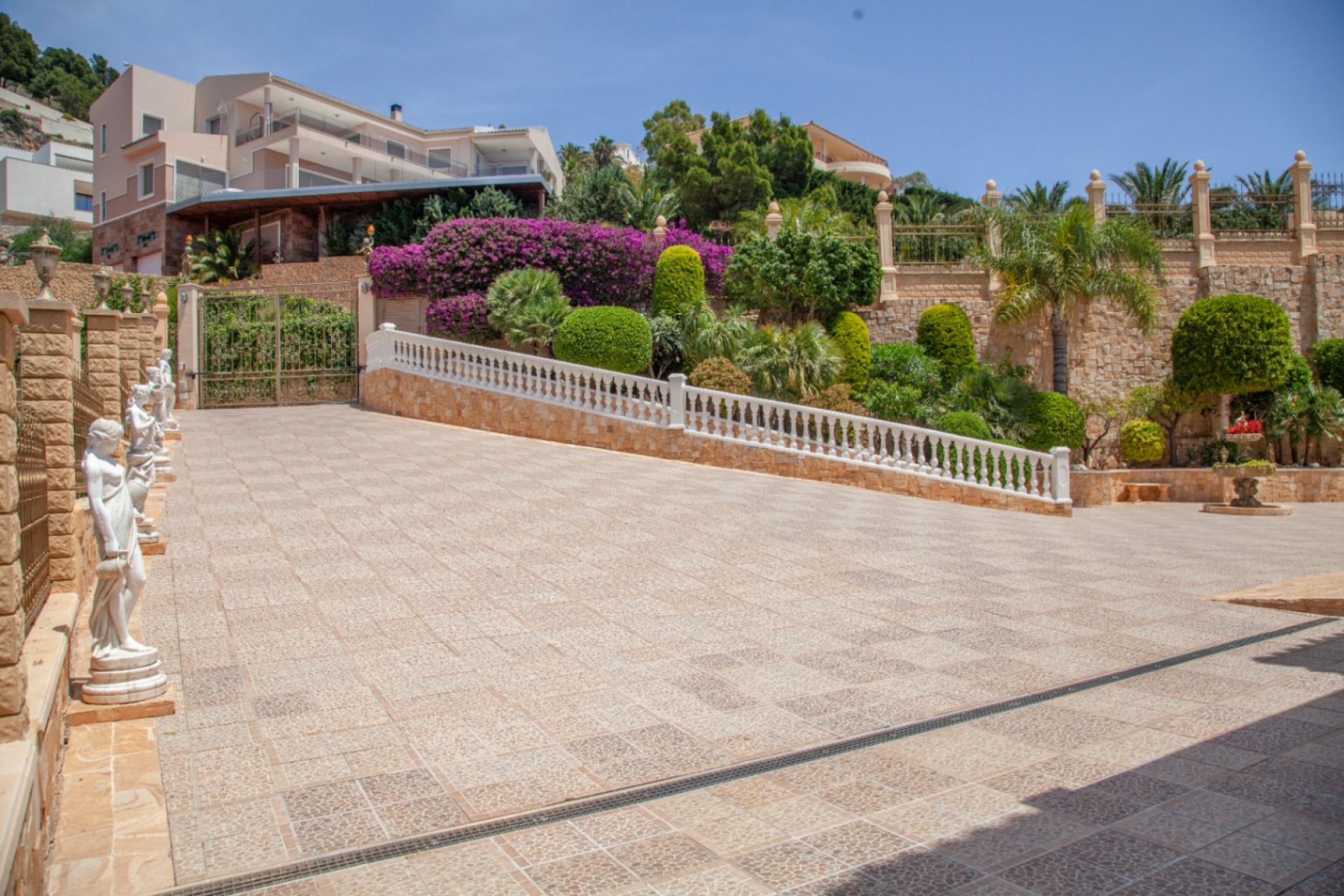 Resale - Villa - Altea