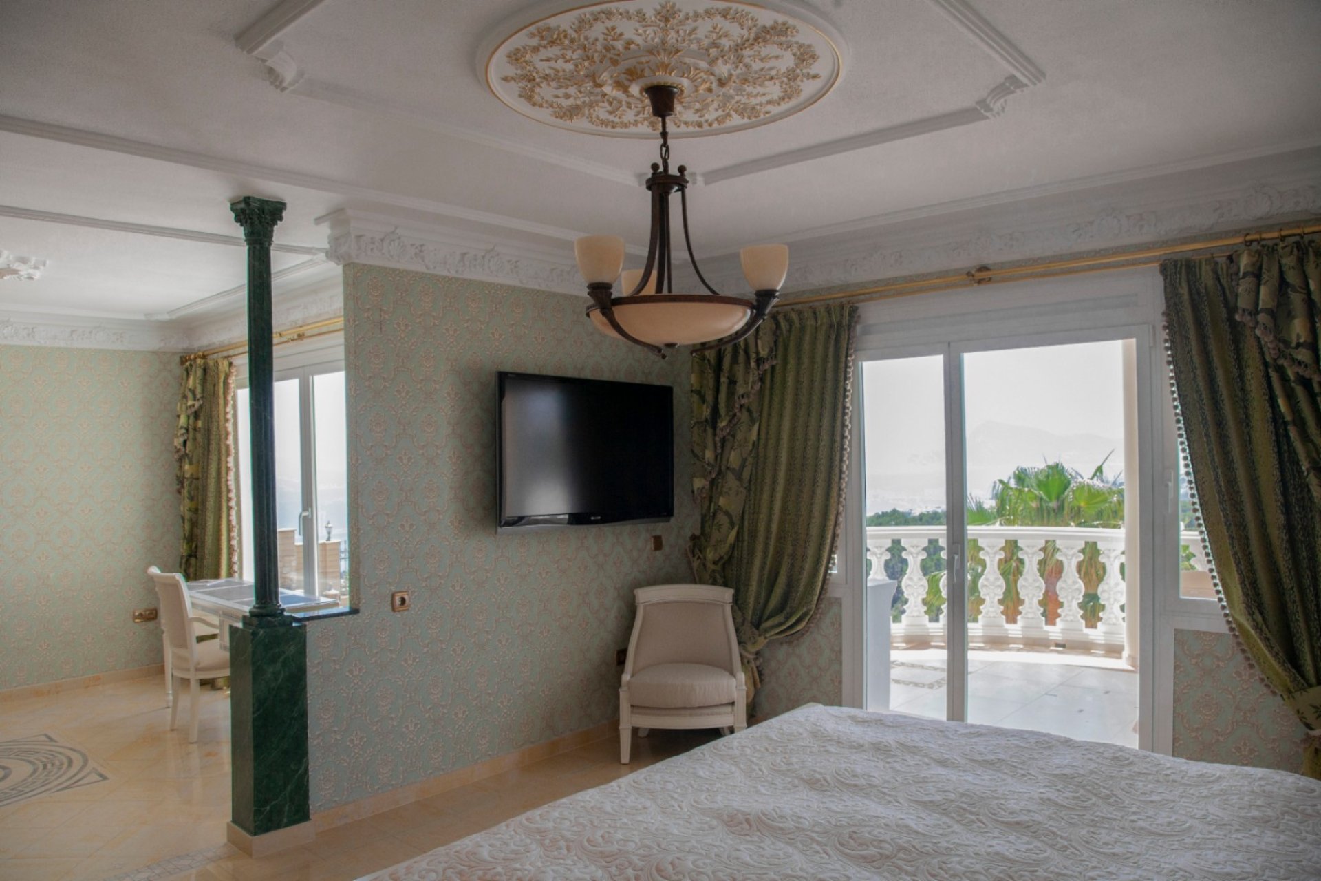 Resale - Villa - Altea