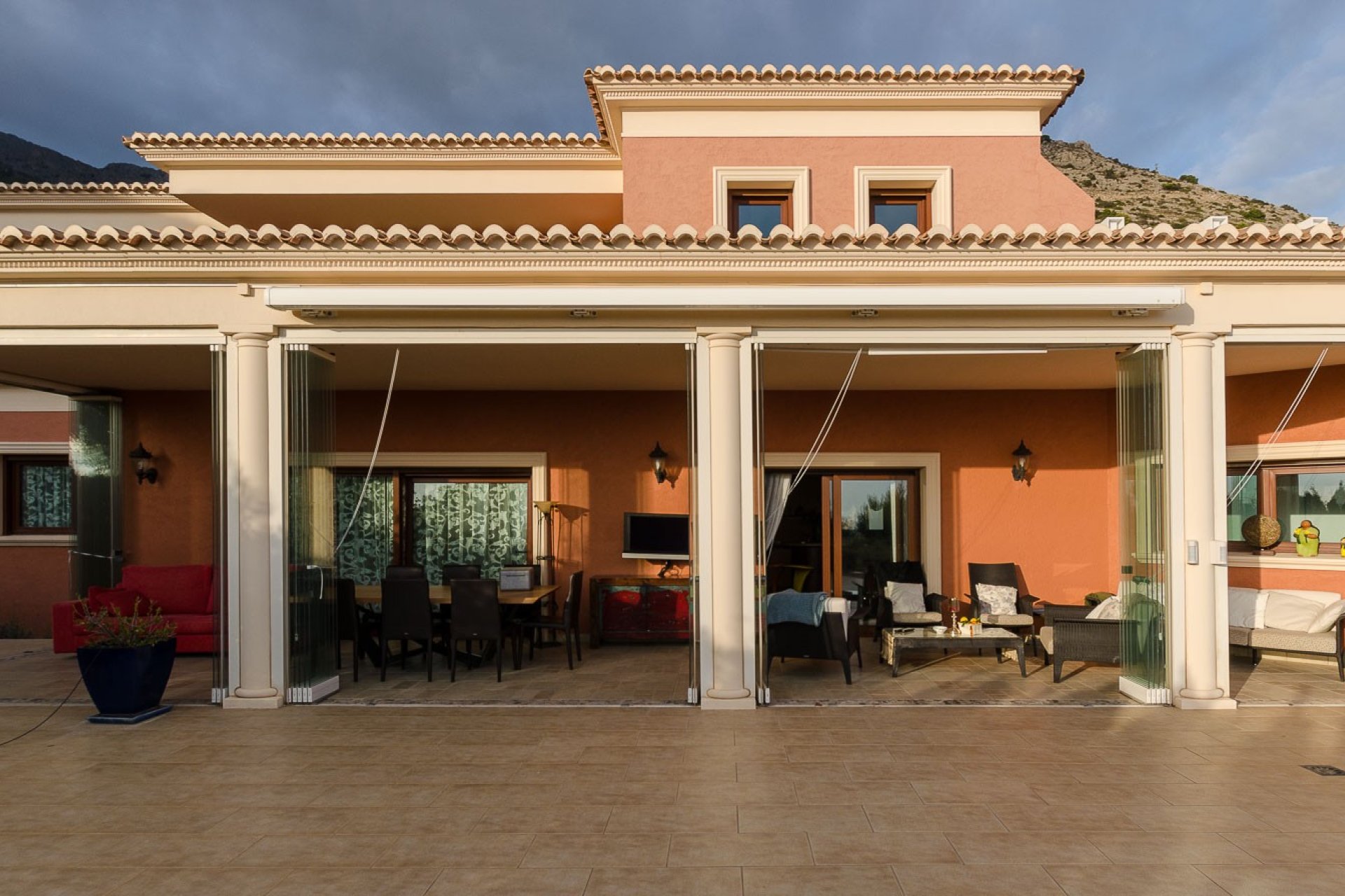 Resale - Villa - Altea