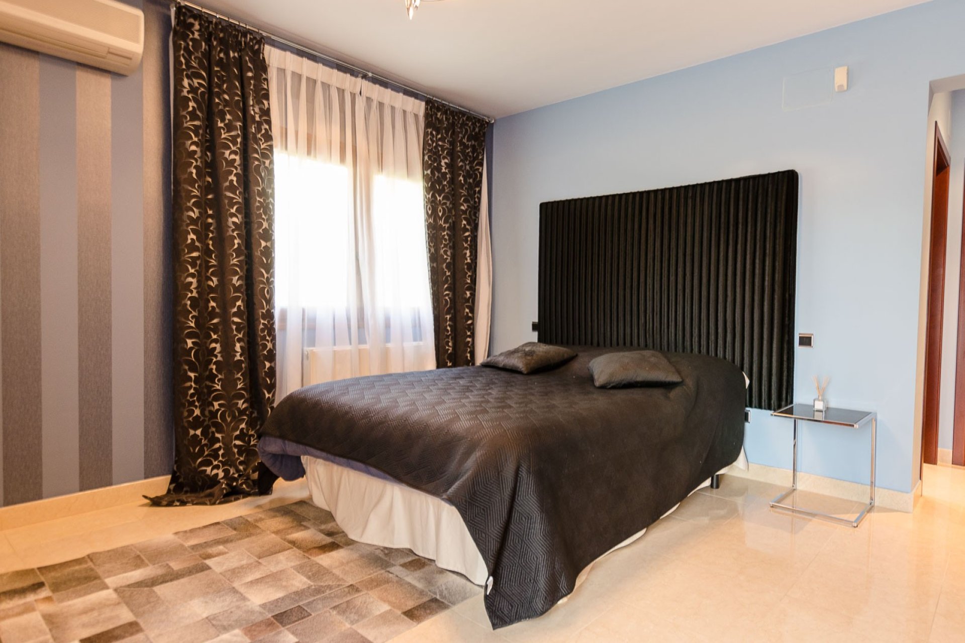 Resale - Villa - Altea