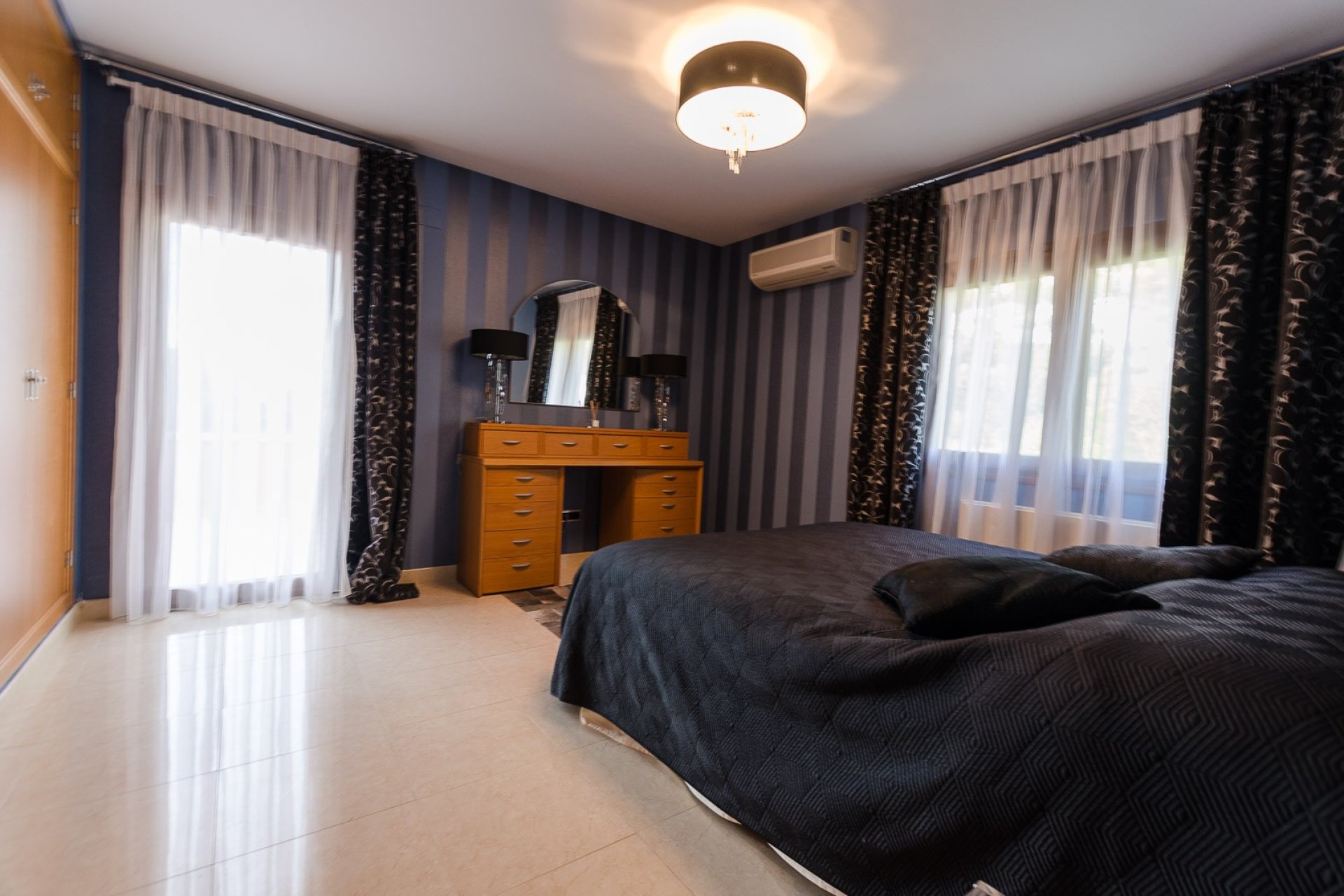 Resale - Villa - Altea
