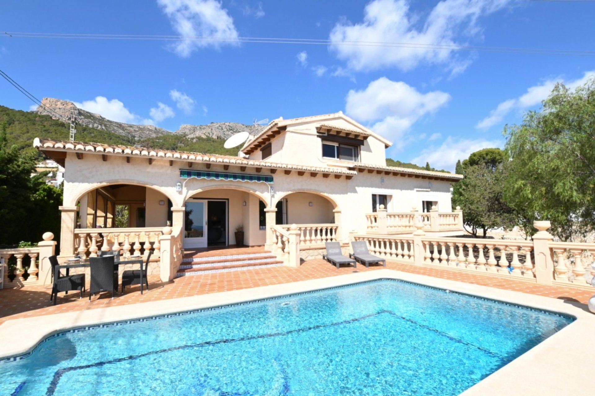 Resale - Villa - Calpe - Cucarres