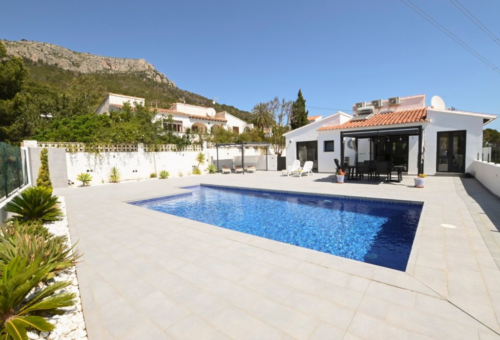 Resale - Villa - Calpe - Cucarres