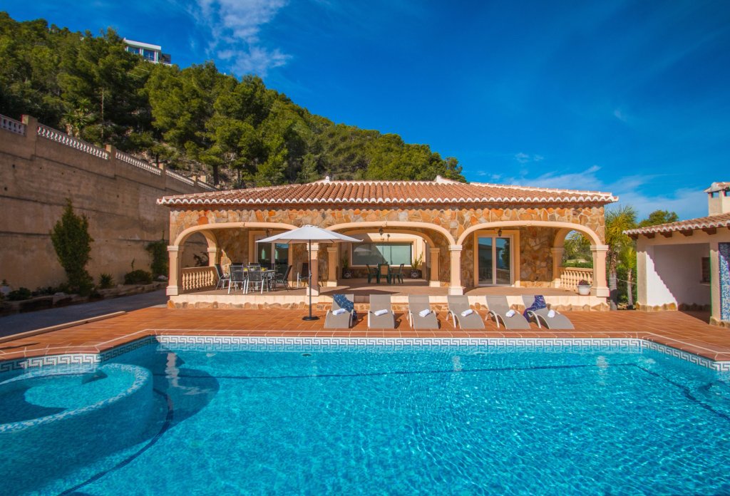 Resale - Villa - Calpe