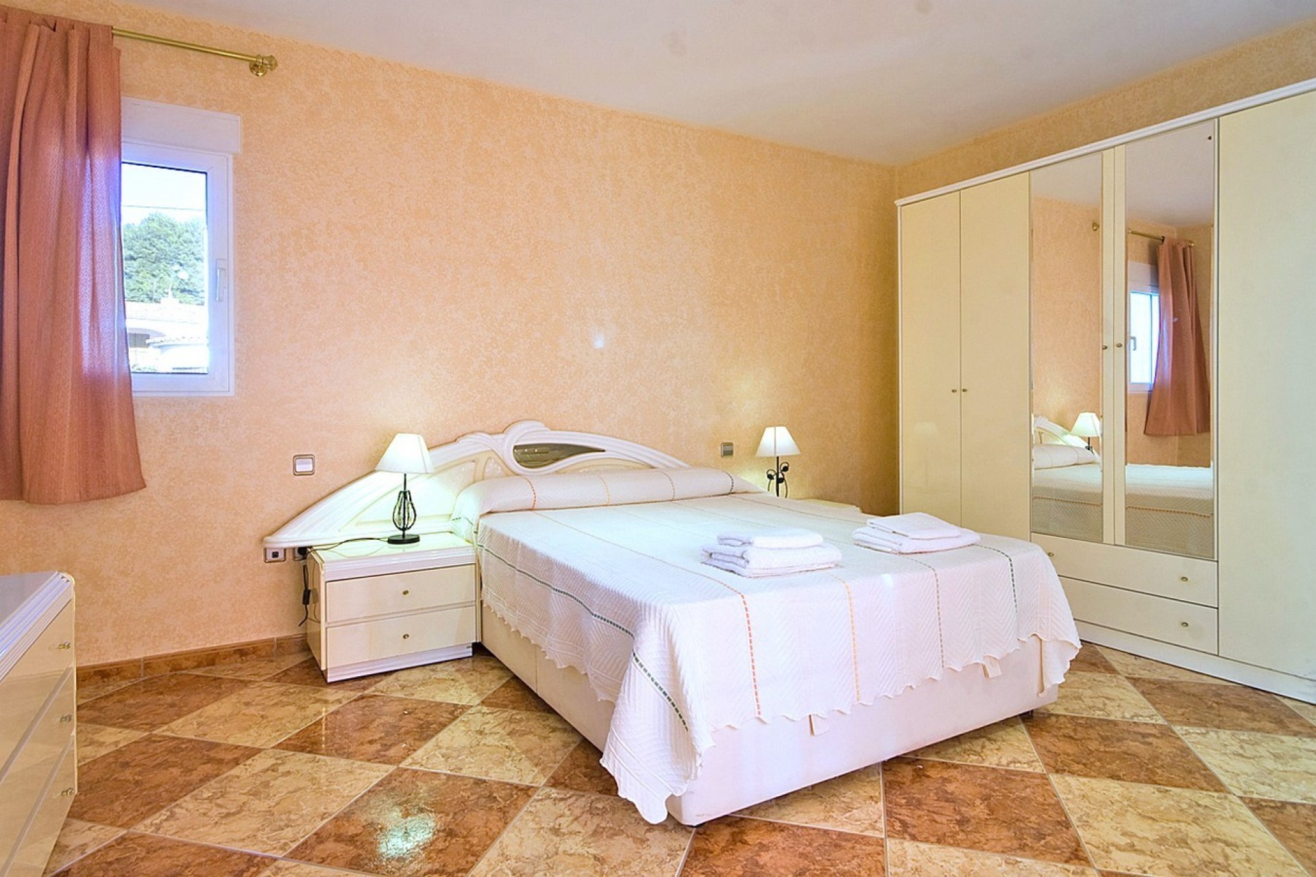Resale - Villa - Calpe