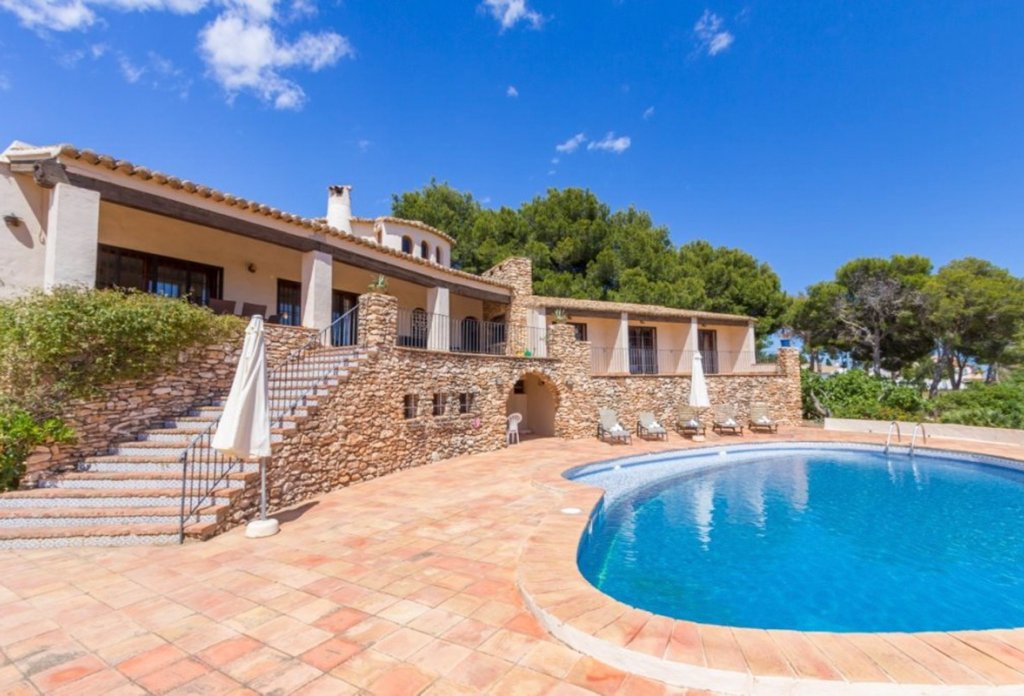 Resale - Villa - Calpe