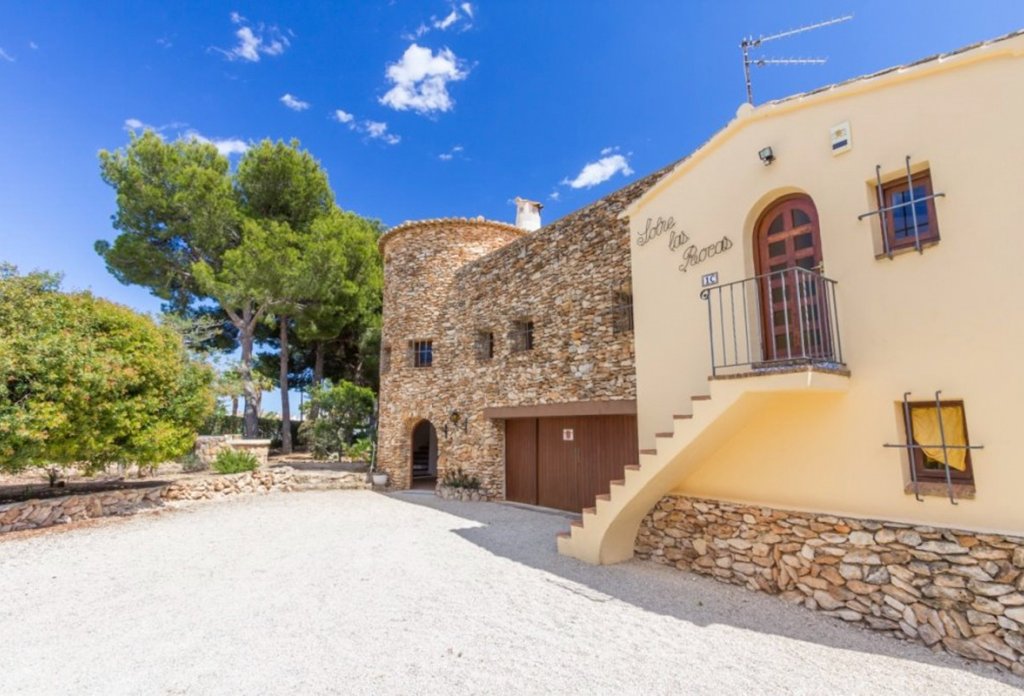 Resale - Villa - Calpe