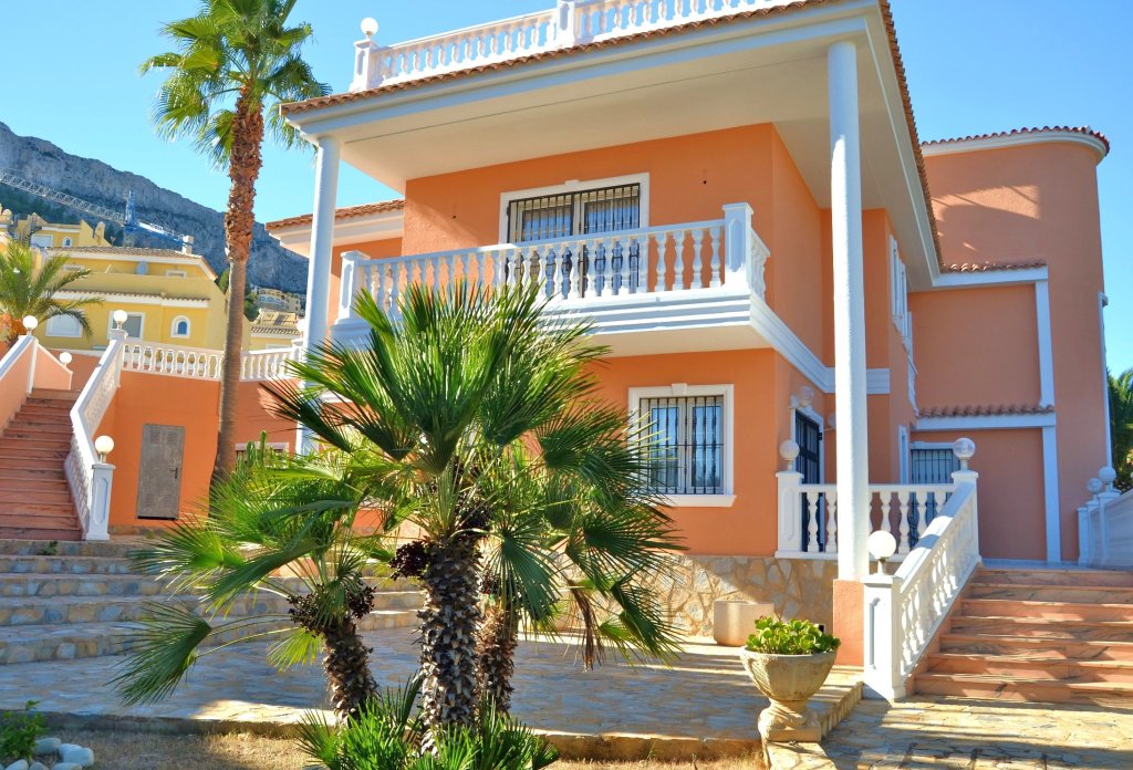Resale - Villa - Calpe