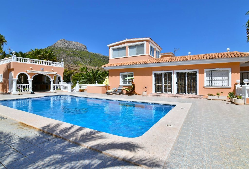Resale - Villa - Calpe
