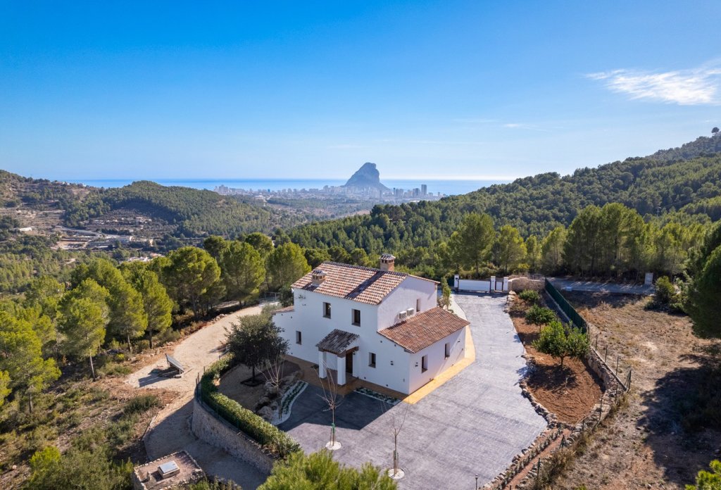 Resale - Villa - Calpe